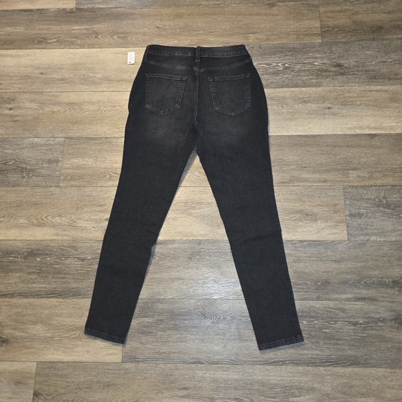 Time and Tru Women's Size 8 High Rise Curvy Skinny Jeans New w/ Tags! - Picture 2 of 5